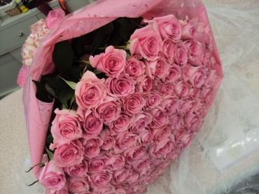 １００本のバラの花束｜「花茂」　（愛知県みよし市の花キューピット加盟店 花屋）のブログ